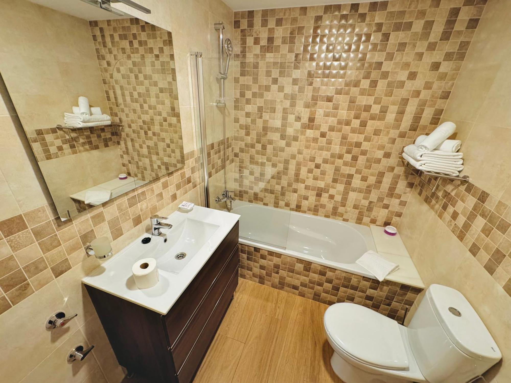 Pueblo Evita Premium Suites Benalmádena Exterior photo