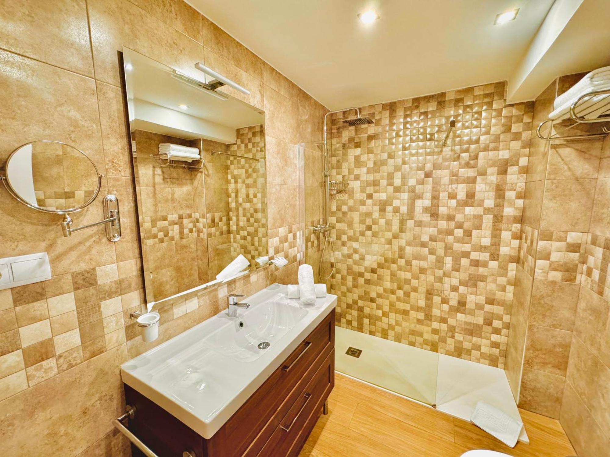 Pueblo Evita Premium Suites Benalmádena Exterior photo
