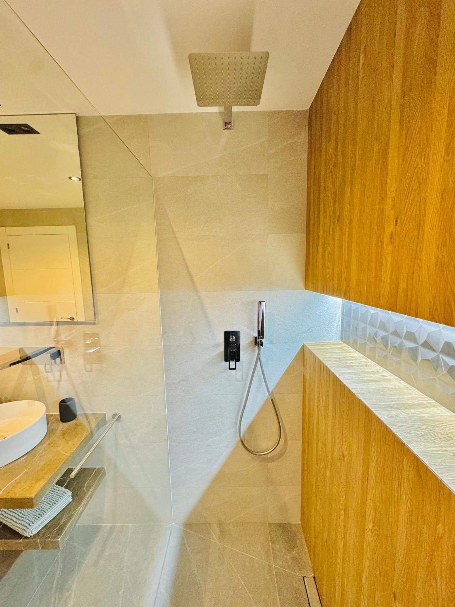 Pueblo Evita Premium Suites Benalmádena Exterior photo